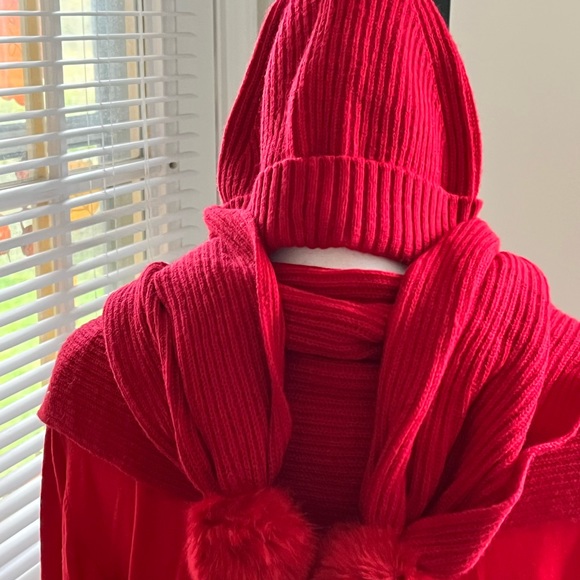 TALBOTS PRE-LOVED AUTHENTIC BEANIE & SCARF QUALITY DESIGN SET main image 10